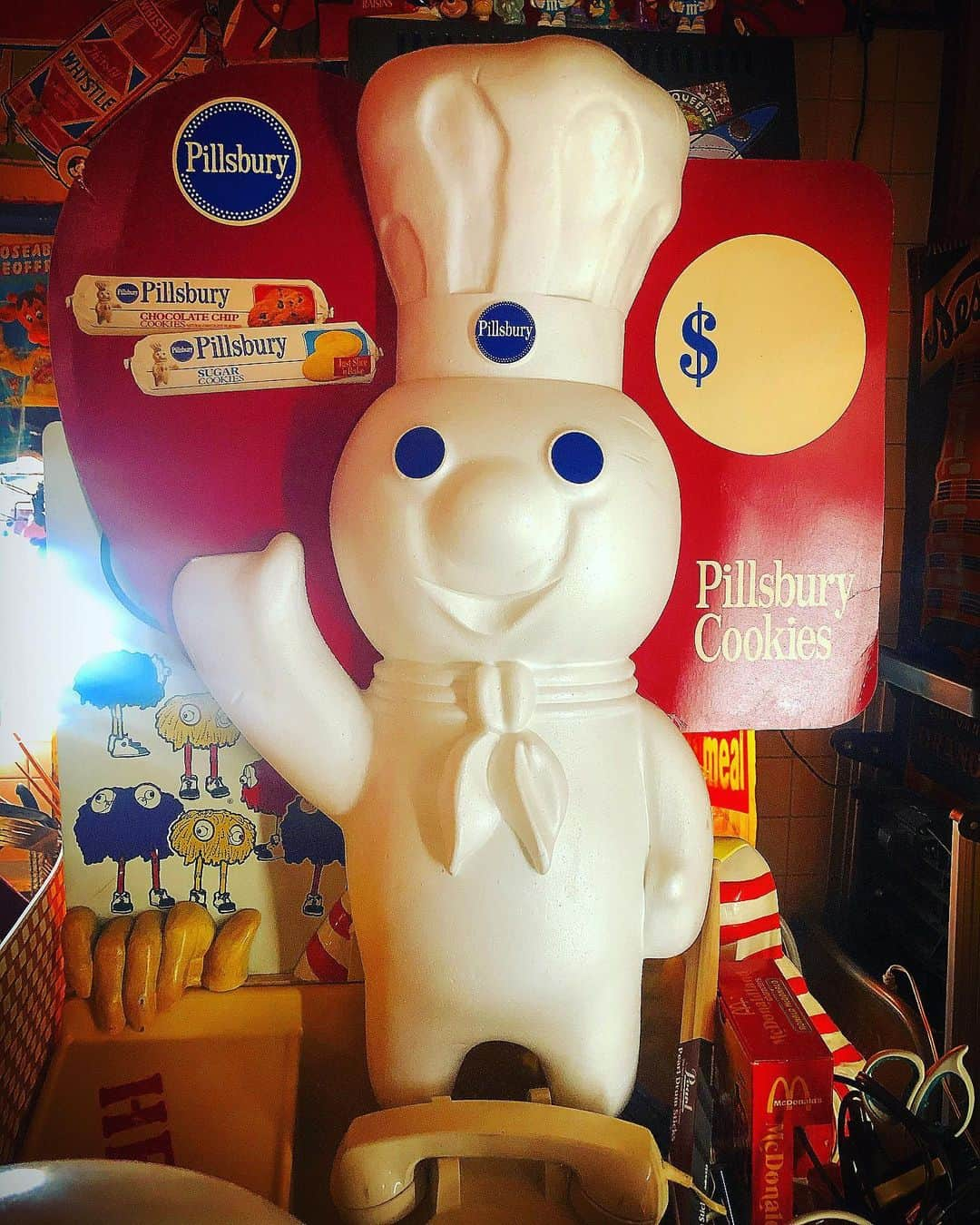 大川知英さんのインスタグラム写真 - (大川知英Instagram)「90's Pillsbury Dough Boy  Paper Sign Display🇺🇸🍪 キッチンにズッポシ👨🏽‍✈️ロナルドくん.. ここには飾らないから🤡うぴー❗️ #pillsbury #doughboy #storedisplay #papersign#vintage#90s#可愛いぜよ #紙看板好き#amecajiboys #takatsubase #アメトイ部キャプテン」11月18日 12時44分 - zupposi_swamp