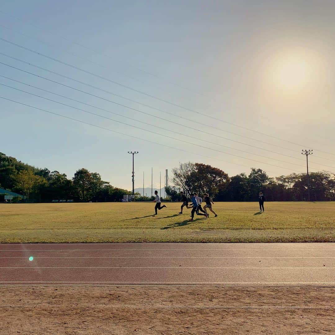 阿部裕幸さんのインスタグラム写真 - (阿部裕幸Instagram)「最終日はトラックRUN☝🏻 女子部やりきりました😊👍🏻 AACC female fighter’s MMA camp. Last day is track run training.  #aacc #aaccmma #aacc大森 #grappling #catchwrestling #nogi #無料体験できます #aacc楽しいですよー #生徒募集中 #仲間募集中  #aacc女子部 #レスリング #キャッチレスリング #総合格闘技 #女子格闘技 #femalefighter #jiujitsu #柔術 #格闘技やるならAACC #女子MMAならAACC #ココロとカラダを強くする #仲間 #team #何事も基本が大事 #hardworkpayoff #フジメグ合宿 #トラックラン」11月18日 13時01分 - abeani111