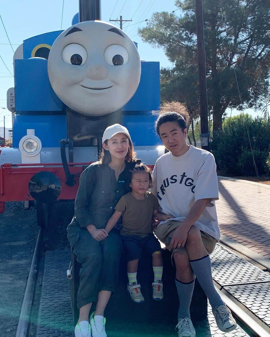 高木りなのインスタグラム：「実物大のトーマスに逢ってきたよ🚂💙 토마스를 실물로 만나러 갔다왔어요💙 . #dayoutwiththomas #thomasandfriends #thomas #토마스 #토마스와친구들 #トーマス#きかんしゃトーマス」