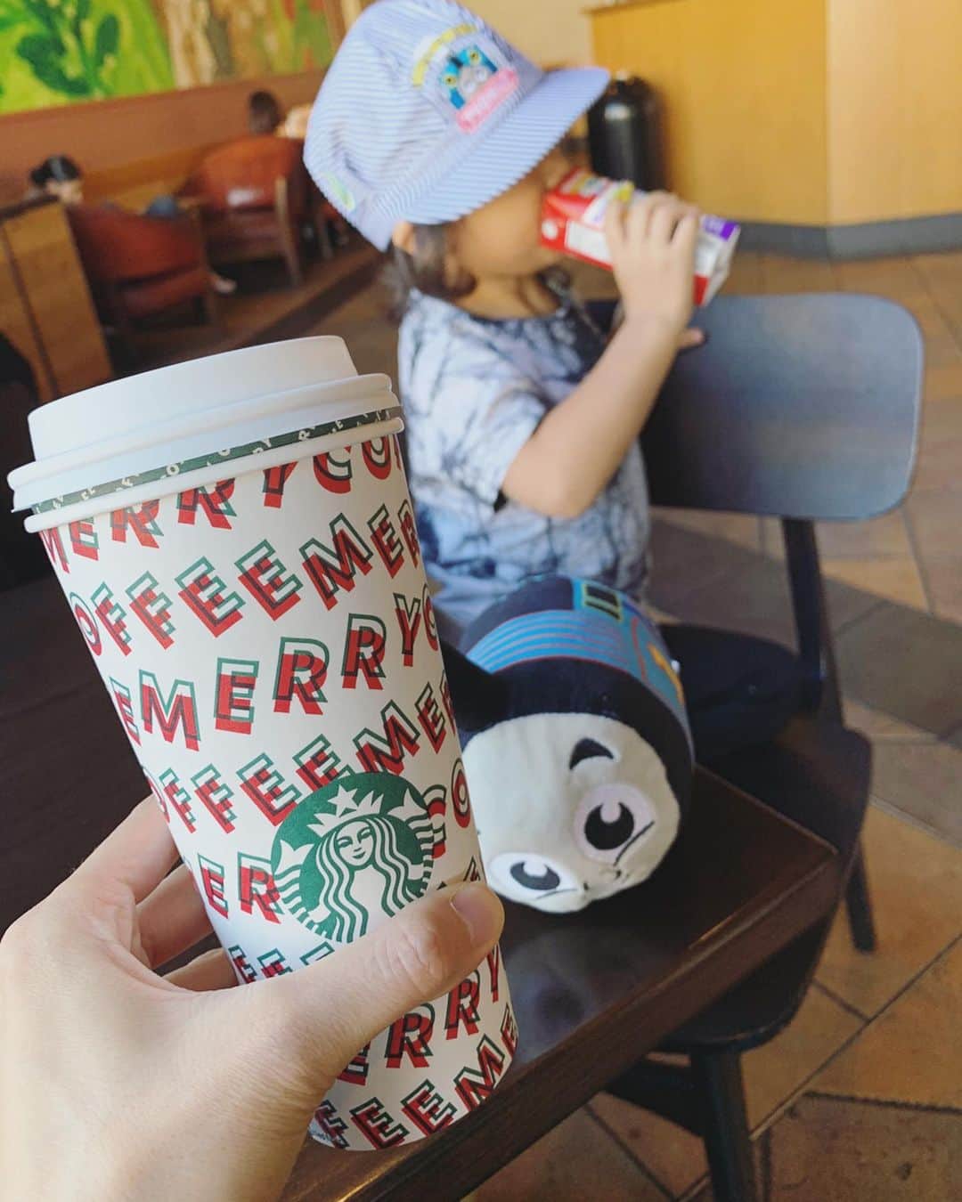 高木りなのインスタグラム：「半袖だけど街はクリスマスシーズン突入です🎄🌴💙✨ 반팔차림이지만 벌써 크리스마스 시즌🎄✨ . #holidayseason #christmas #losangeles #california」