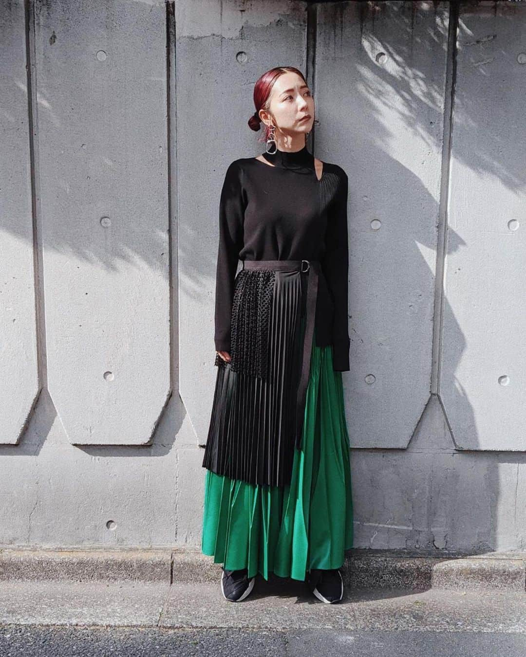 荻原桃子さんのインスタグラム写真 - (荻原桃子Instagram)「こちらも渋谷PARCO LIMITED ITEM "PLEATS BELT"  3周年スカートのレイヤードが好評だったので ベルトだけバージョンがパルコ限定で発売致します (後日オンラインでも少量発売予定です)  オリガミプリーツに重ねるのが1番のオススメですが (ちなみに今日履いてるのは新作の漆加工を施したオリガミプリーツパンツ🙋‍♀️) シンプルなニットワンピに着けたり パンツに着けたり どんなスタイリングにもプラス1点でマンネリコーデをアップデート🍃  カラバリは BLACK,WHITE,NAYVY の3カラー　 18,000yen  11/19 PRE OPEN 11/22 GRAND OPEN  SHIBUYA PARCO 3F  UN3D. OPEN🙋‍♀️🙋‍♀️ #UN3D #origamipleats  #オリガミプリーツ #ハンドプリーツ @un3d_store  @un3d_official」11月18日 13時57分 - momokoogihara