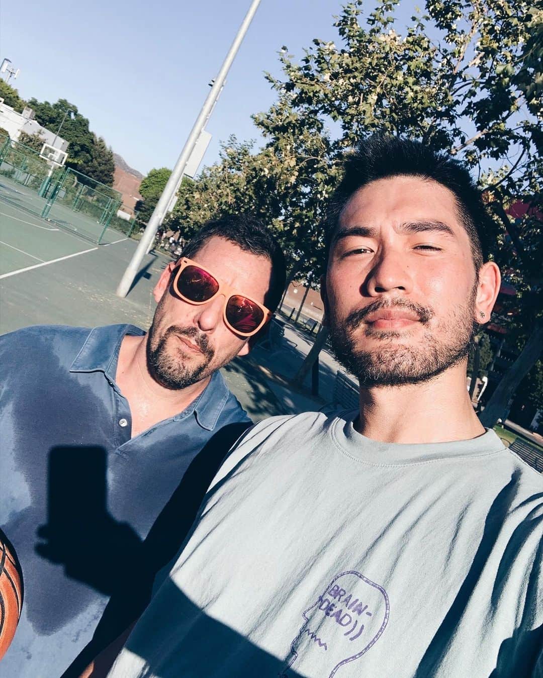 ゴッドフリー・ガオのインスタグラム：「Hooped it up with the sandman himself this afternoon⛹️ Almost got a heat stroke running a impromptu full-court 4 vs 4 but great times ballin with @adamsandler I 👁 you wit them killer passes. 2-0 Till next time. #adamsandler #sebastianbearmcclard got 3s👌🏼#pickupgame」