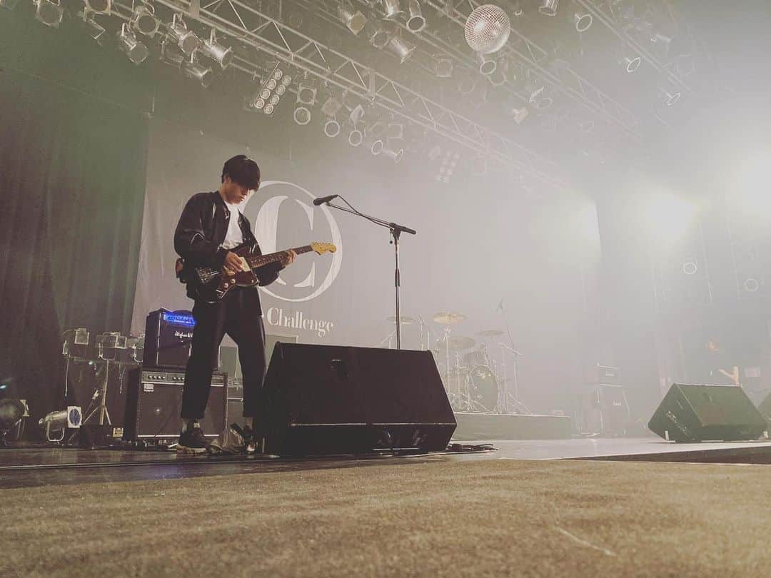石川龍のインスタグラム：「本日いよいよザ・チャレンジのワンマンライブ。 アガルよね！当日券も販売しますので是非あそびに来てください！  会場は渋谷 TSUTAYA O-EAST。  週あたまの月曜日のお誘いとなってしまうのですが、是非いらしてみてくださいませ。お仕事帰りちょろっと寄って頂いてももちろん楽しんで頂けると思います！  ご家族、お友達、お仕事仲間の皆さんともお誘い合わせ、ご紹介よろしくお願いいたします！  チケット情報🎫は↓です。  ザ・チャレンジ「復活記念ワンマンチャレンジ」 日程：11月18日（月） 場所：渋谷 TSUTAYA O-EAST 時間：OPEN 18:30 / START 19:30 チケット：当日¥4,000（税込/D別）  #ザチャレ」