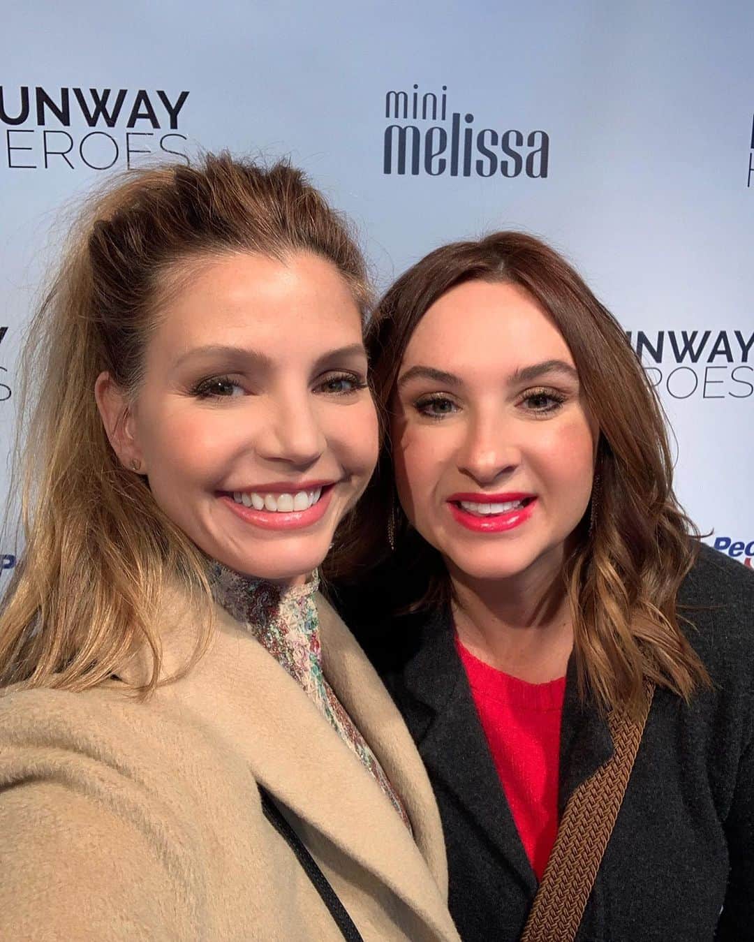 カリスマ・カーペンターさんのインスタグラム写真 - (カリスマ・カーペンターInstagram)「We out here trying to kick Cancer’s ass.  @runwayheroes . . . @rachelgoldman7 Founder  @mamamaya Board Member  @kmacnyc Board Member」11月18日 14時33分 - charismacarpenter