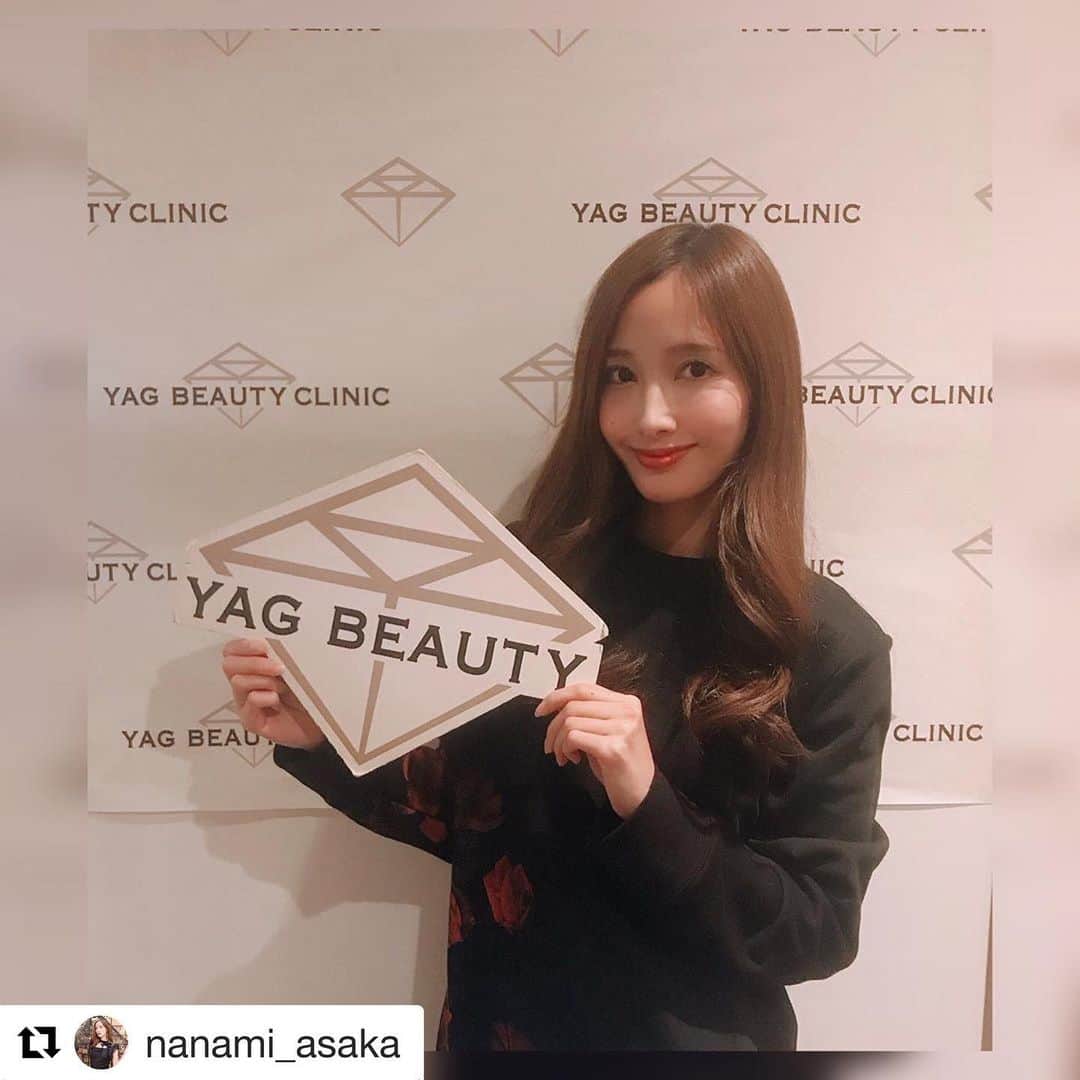 のインスタグラム：「. 渋谷院 ご来院ありがとうございます♥ . . #Repost @nanami_asaka ・・・ . YAG BEAUTY CLINIC( @yagbeauty_official )で はじめてレーザートーニングをしてきたよー！ ★施術 カウンセリング→メイク落とす→レーザー→パック・保湿(しっとりしてて肌がプルプルになった😍) 所要時間は約1時間くらい 次からは20～30分くらいとのこと ★痛み 輪ゴムでパチパチ弾かれる感じ(私は全然耐えられる範囲でした) ★ダウンタイム なし！施術直後に少し赤みが出たものの夜には引いてた  スキンケアの浸透が抜群に良くなったし、化粧ノリの良さも実感🥺💓 シミソバカスに悩んでるけどお仕事的にダウンタイム取れないから、そこが無いところもポイント高い！ ただし続けることが大事みたいなので定期的に通って美肌作り頑張ります💪🏻🔥 #YAGBEAUTY #レーザートーニング #RRRマスクパック #美容」