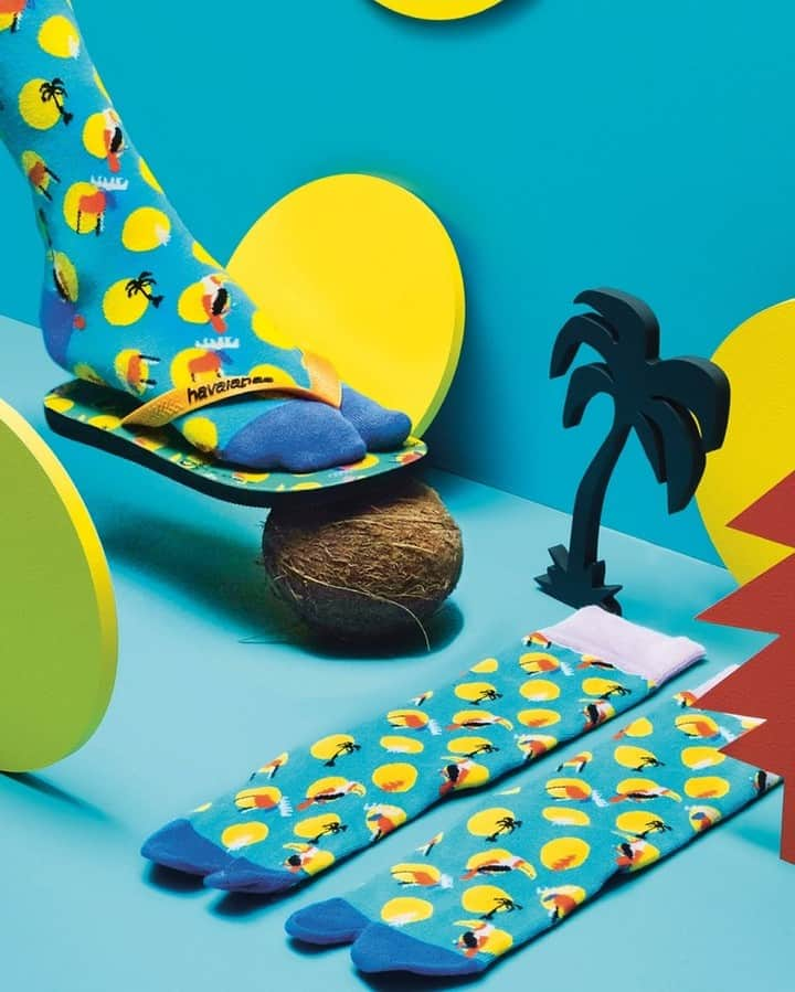 Havaianas Europeさんのインスタグラム写真 - (Havaianas EuropeInstagram)「🏂+🌴=🧦 Keep summer on your mind with our Happy Socks x Havaianas collab. You can step into summer with our matching toe socks and flip flops. Three different patterns available  #HavaianasMoment #HappinessEverywhere #happysocksxhavaianas」11月18日 15時00分 - havaianaseurope