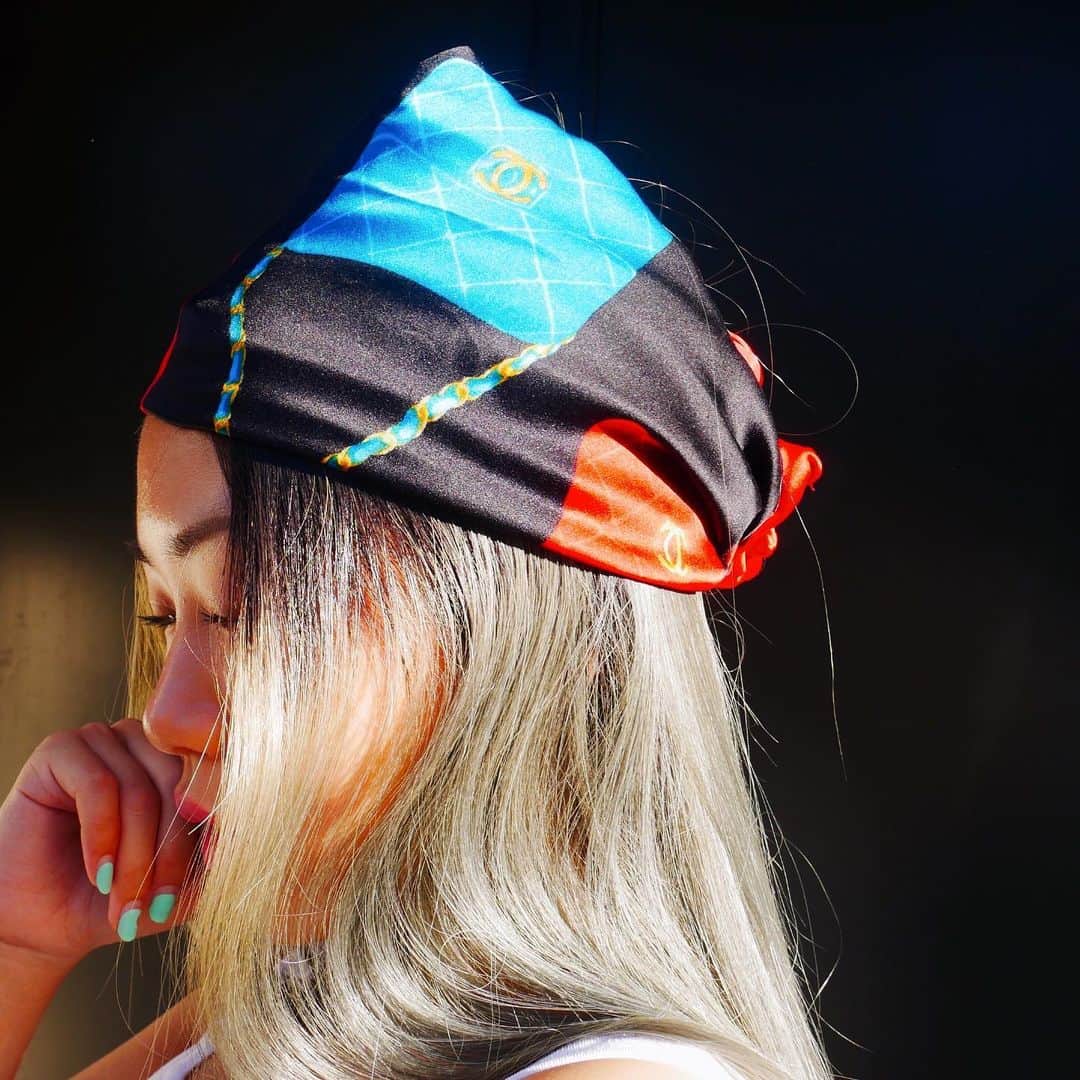Vintage Brand Boutique AMOREさんのインスタグラム写真 - (Vintage Brand Boutique AMOREInstagram)「Vintage Chanel bag print silk scarf ▶︎Free Shipping Worldwide✈️ ≫≫≫ DM for more information 📩 info@amorevintagetokyo.com #AMOREvintage #AMORETOKYO #tokyo #Omotesando #Aoyama #harajuku #vintage #vintageshop #ヴィンテージ #ヴィンテージショップ #アモーレ #アモーレトーキョー #表参道 #青山 #原宿#東京 #chanel #chanelvintage #vintagechanel #ヴィンテージ #シャネル #ヴィンテージシャネル #amorewardrobe #アモーレワードローブ」11月18日 15時09分 - amore_tokyo