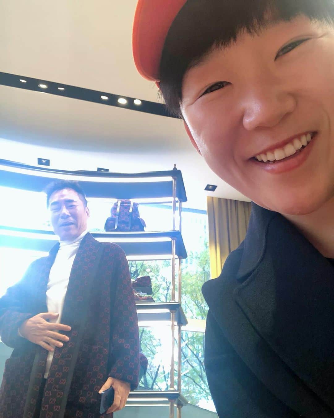 シン・ジエさんのインスタグラム写真 - (シン・ジエInstagram)「아빠랑 데이트 뚜비뚜바  내일부터 다시 시작합니다! 뚜비뚜바 아직 안끝났어요!  모두들 걱정마세요 뚜비뚜바!!👍 감사합니다 뚜비뚜바👍」11月18日 15時18分 - jiyai_shin