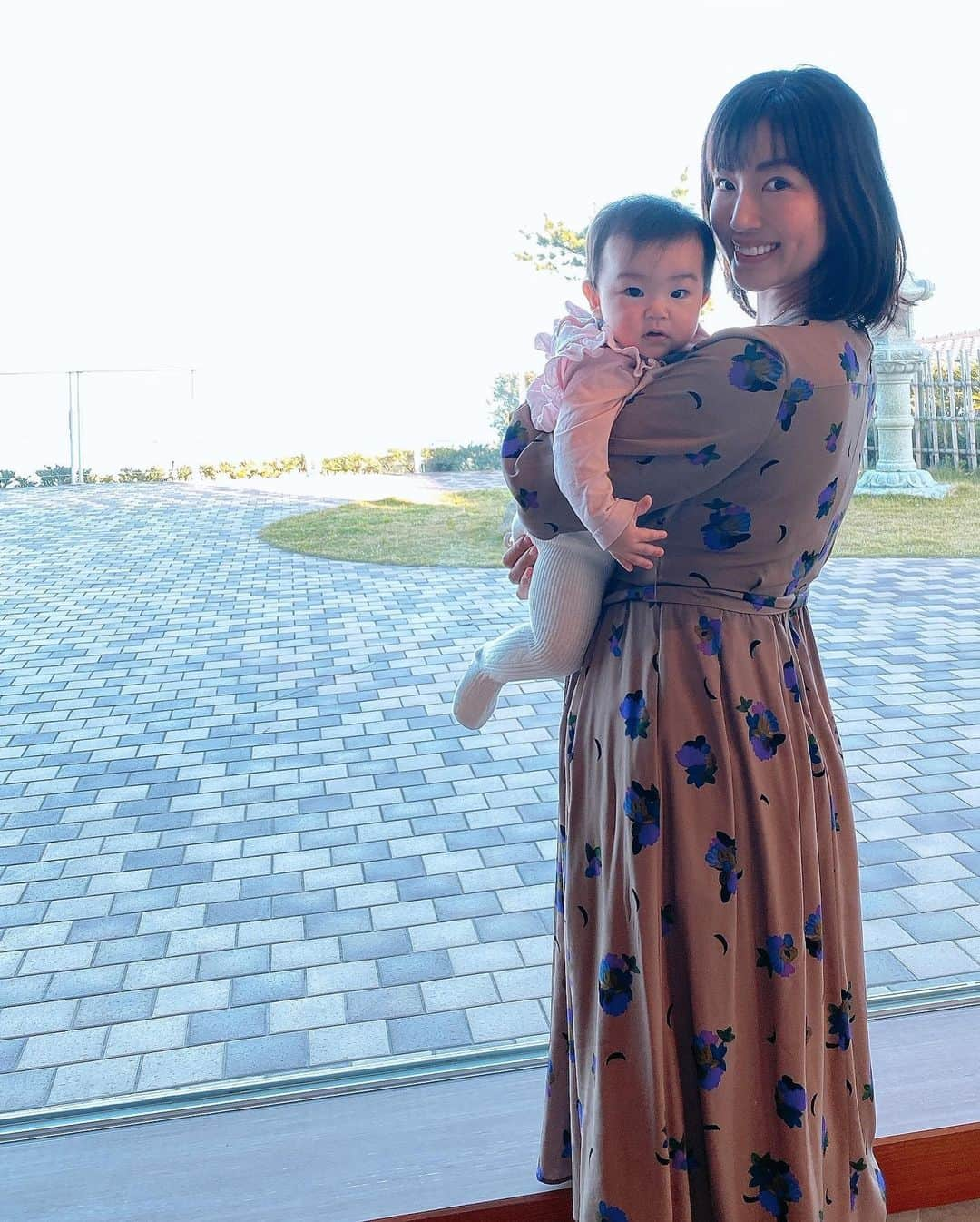 庄司ゆうこさんのインスタグラム写真 - (庄司ゆうこInstagram)「週末は家族で千葉の銚子にある別邸海と森に行ってきました😊 色んな温泉行くのもいいけど、気に入った旅館は何回も行きます✨ ここは今回で5回目(^-^)何回行っても飽きない✨朝起きたときにこの海を見るとホント癒される😍 部屋も居心地よくて、何より銚子だから海の幸が本当に美味しい❤️ 今回も全部完食^_^ 前回は去年9月に来たんだけど、その時はももちゃんお腹の中にいて、まだ苺の大きさと病院で言われたときだったから、今はもうズリバイで部屋中動きまわっていて、なんだか不思議な気持ち🥰 #別邸海と森#海と森#ホテルスパ月美#旅館#温泉#子連れ旅行#千葉#銚子#海#誰かに見せたい海」11月18日 15時24分 - yuko.shoji