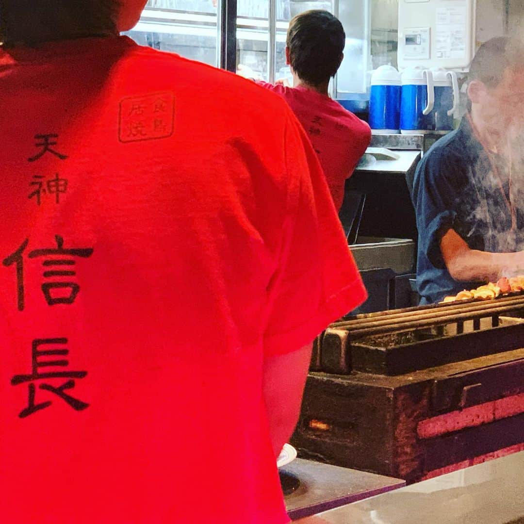 宮崎謙介さんのインスタグラム写真 - (宮崎謙介Instagram)「初めて福岡に行った時に入ったお店は「信長」でした。もう10年前になりますね。焼酎の水割りを頼んだ時に出てきた焼酎の量に驚愕しました。  #天神　#信長　#10年前 #黒霧島」11月18日 15時29分 - miyazakikensuke1031