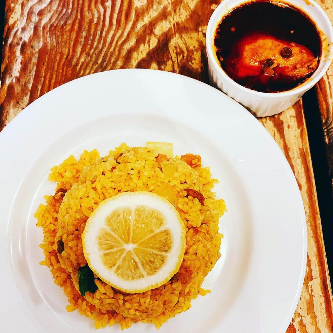 ただすけのインスタグラム：「モツ鍋→焼き鳥からの、ランチはドライカレーで博多をフィニッシュ！」