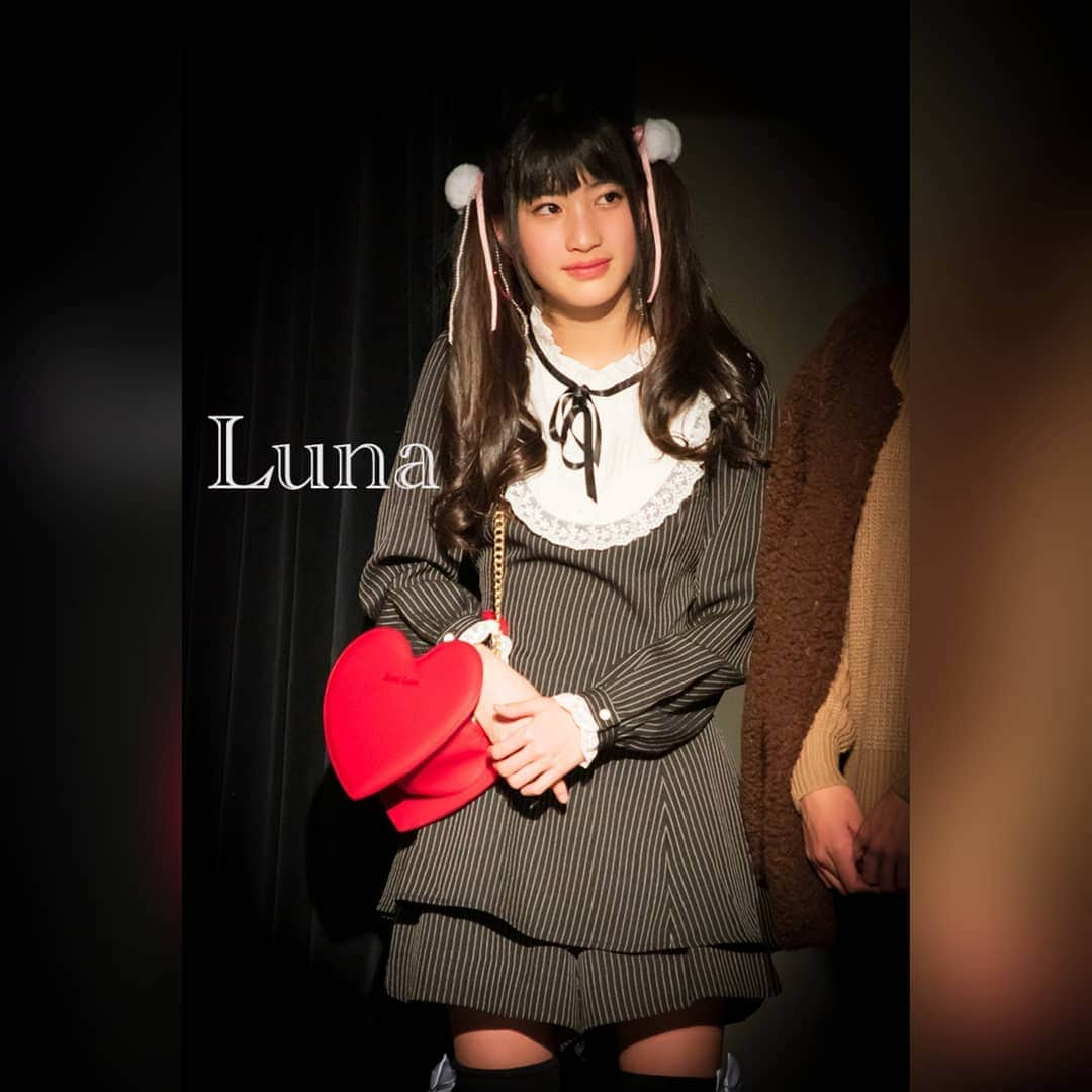 岩脇瑠菜（るなっち）さんのインスタグラム写真 - (岩脇瑠菜（るなっち）Instagram)「昨日のシブサン学園祭のファッションショーの写真です🌈  めっちゃ楽しかった😆  #シブサン #イエロークラス #プラチナムプロダクション #学園祭 #ファッションショー #ベルエポック 服#シークレットハニー バッグ#jennylove」11月18日 15時38分 - la_luna_photo