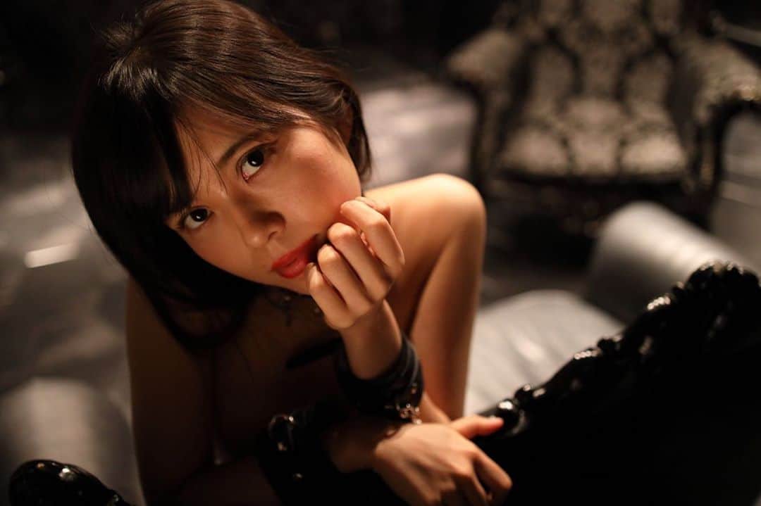 田中みかさんのインスタグラム写真 - (田中みかInstagram)「. . . . オバさん じゃなくて、オトナ でありたいな . . . . . . . . . . . . . . . . . . . . . . . . . . . . . . . . #東京カメラ部  #ファインダー越しのわたしの世界  #ファインダー越シノ私ノ世界 #カメラ好きな人と繋がりたい  #カメラマンさんと繋がりたい  #写真好きな人と繋がりたい  #写真撮ってる人と繋がりたい  #撮影会モデル #撮影モデル  #womanphotography  #womanphoto  #girlportrait  #cameraman  #photoshoot  #photographer  #asianbeauty  #asianmodel  #japanesegirl  #japanesewoman #グラビア#グラビアアイドル#グラビア撮影#japanesebeauty #canon #instagood #妖艶#ルージュ#色気#オトナ女子 #黒髪ロング」11月4日 8時18分 - mikamikatn