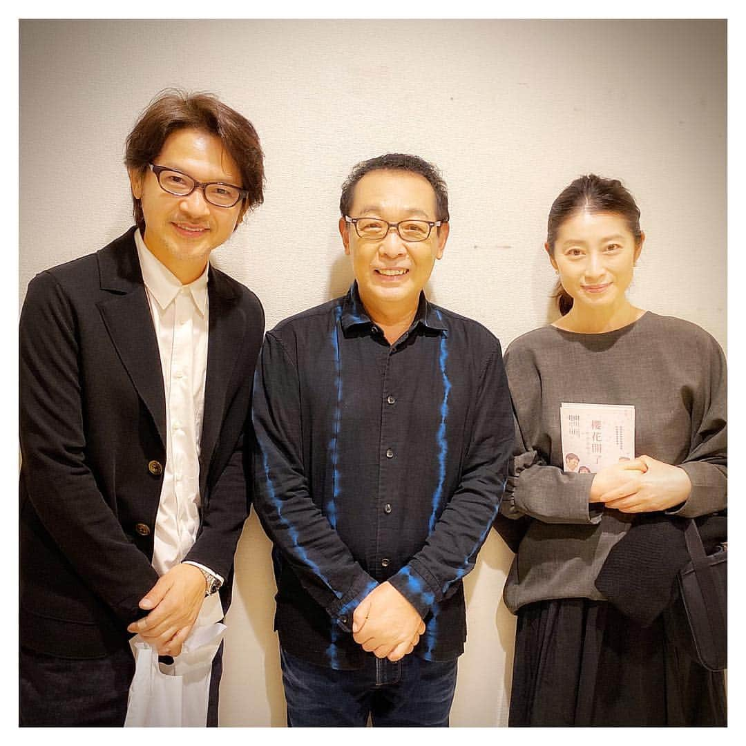 さだまさしさんのインスタグラム写真 - (さだまさしInstagram)「緒形直人さん 仙道敦子さんご夫妻と📸 コンサートにお出掛け下さいました。 久しぶりに会えて、とても嬉しかった〜💓💓💓 本当に良い人達です。 . #よこすか芸術劇場 #緒形直人 #仙道敦子 #さだまさし #sadamasashi #新自分風土記」11月4日 8時19分 - sada_masashi