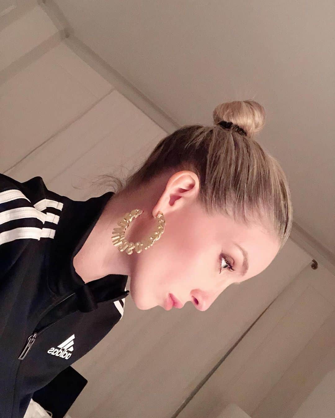 アナベル・ウォーリスのインスタグラム：「🤫📸」