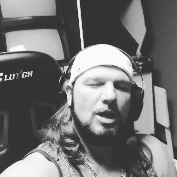 アレン・ジョーンズのインスタグラム：「6pm mixer.com/STYLESCLASH let’s go!!!!!!!!!!!」