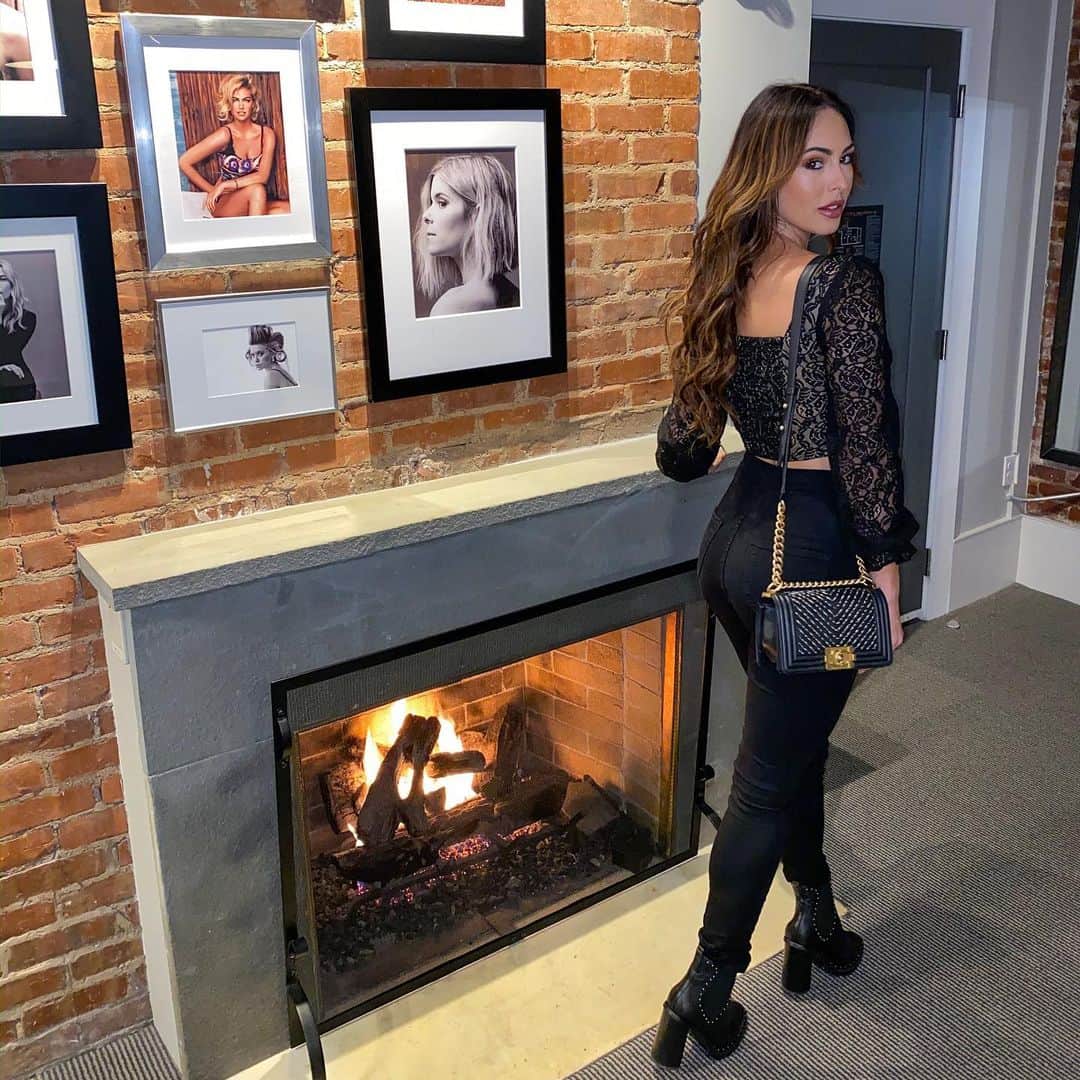 ホープ・ビールのインスタグラム：「Follow me @thegeorgemontclair . Fire place, Nespresso, Dyson hairdryer, amazing beds, and even a puppy🤗 . The coziest place for some R&R . #newyork #newjersey #historic #travel」