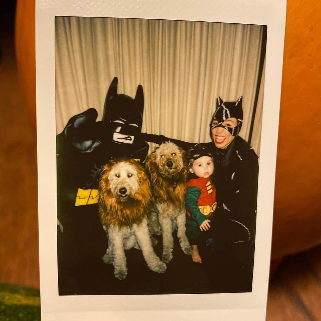 ジェシー・カーマイケルのインスタグラム：「‘Twas the night before November... 😍😍😍😍😍」