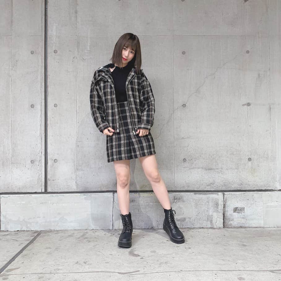 石田優美さんのインスタグラム写真 - (石田優美Instagram)「﻿ ﻿ ﻿ ﻿ どんどん寒くなってくるね🍃﻿ 体調には気をつけてね。﻿ ﻿ #ootd﻿ #🤝」11月3日 23時27分 - yu_mi_1012