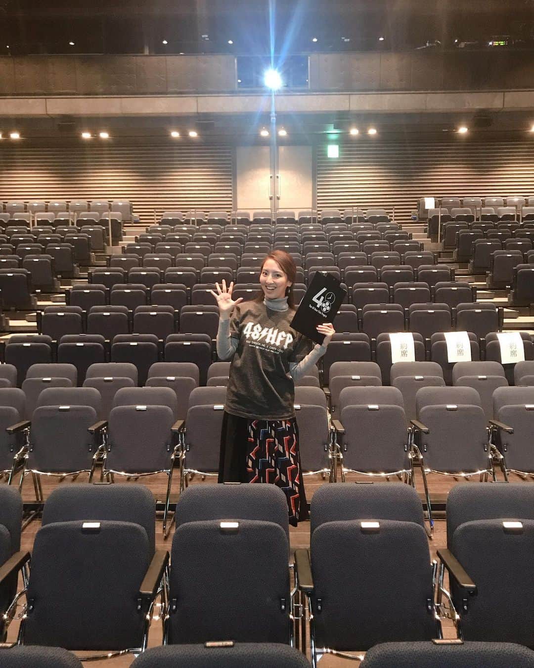 北川莉子のインスタグラム：「🎬 . The Osaka 48 Hour Film Project 2019 プレミア上映会のMCを務めさせて頂きました✨ 色んな作品を観ることができて お話も聞けて本当に楽しかったー😆👏 . #プレミア上映会#グランフロント大阪#ナレッジシアター#短編映画#ショートフィルム#カンヌ国際映画祭#短編映画部門#MC#トークセッション#北川莉子」