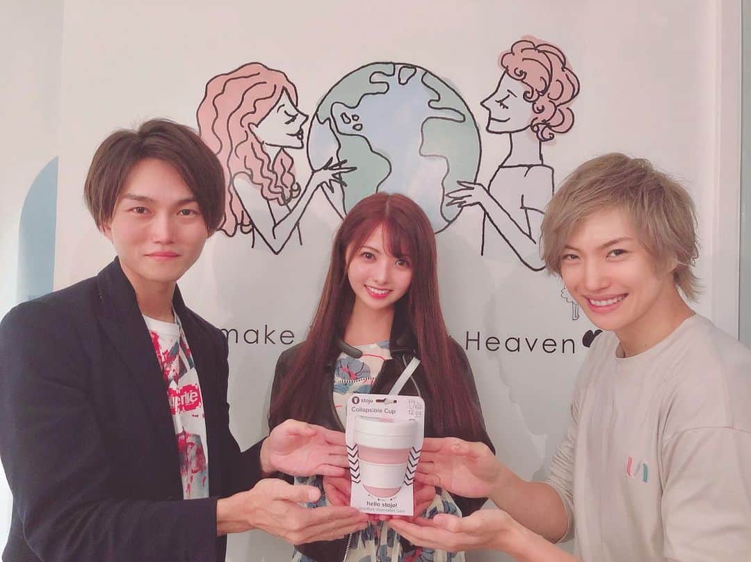 岡田栞奈のインスタグラム：「友達がオープンする お店(@u_omotesando ) に遊びに来たよー💓 1年前からずっと話してた事が こんな風に形になってステキ✨ ・ ・ みんなのこだわりがいっぱい詰まったメニューや内装、 どれもストーリーがあって感動するよ🥺✨ 明日からオープンです‼️ 明治神宮前からすぐなので是非 皆さんお越しください💓 #ユーオモテサンドウ #明治神宮前 #ヴィーガンカフェ #ドリーミーヘブン  #明日Open #来てね」
