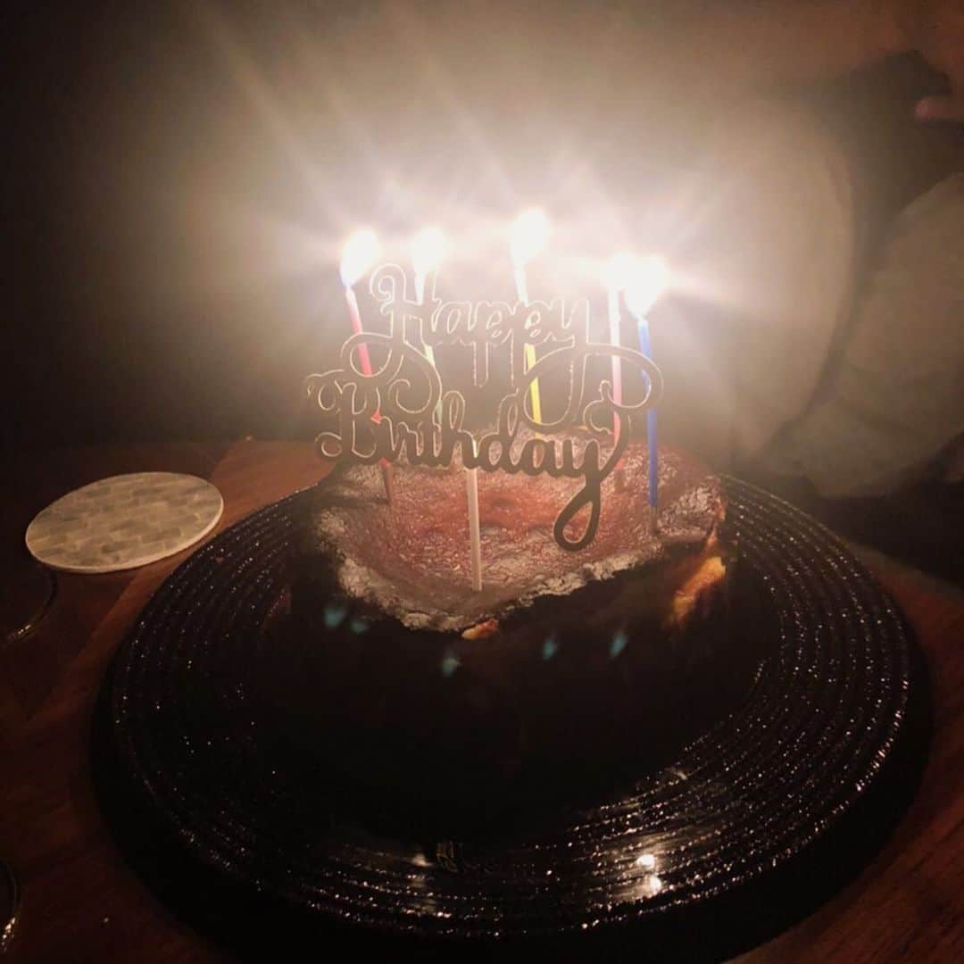 磯部奈央さんのインスタグラム写真 - (磯部奈央Instagram)「主人の誕生日🎂 . 今週末は主人のお誕生日だったので、たくさんのお友達の協力のもと、前夜のカウントダウンなどのサプライズは大成功〜😁 マジカメンテというお店で、いいお店でした♡（4〜6枚目☞） . そして当日の夜は、ふたりでお気に入りのフレンチへ🍴 赤ちゃんはまだお腹の中だけど、家族3人でフレンチに来れる日は、もうだいぶ先になるねぇなんていう会話をしながら、出産前の最後のイベントを楽しむことができました☺️🍴 . おめでとう🎉 . . . #お誕生日おめでとう #お誕生日 #birthday #夫婦 #フレンチ #マタニティライフ #マタニティ生活 #妊婦生活 #妊娠9ヶ月」11月4日 0時14分 - nao_isobe729