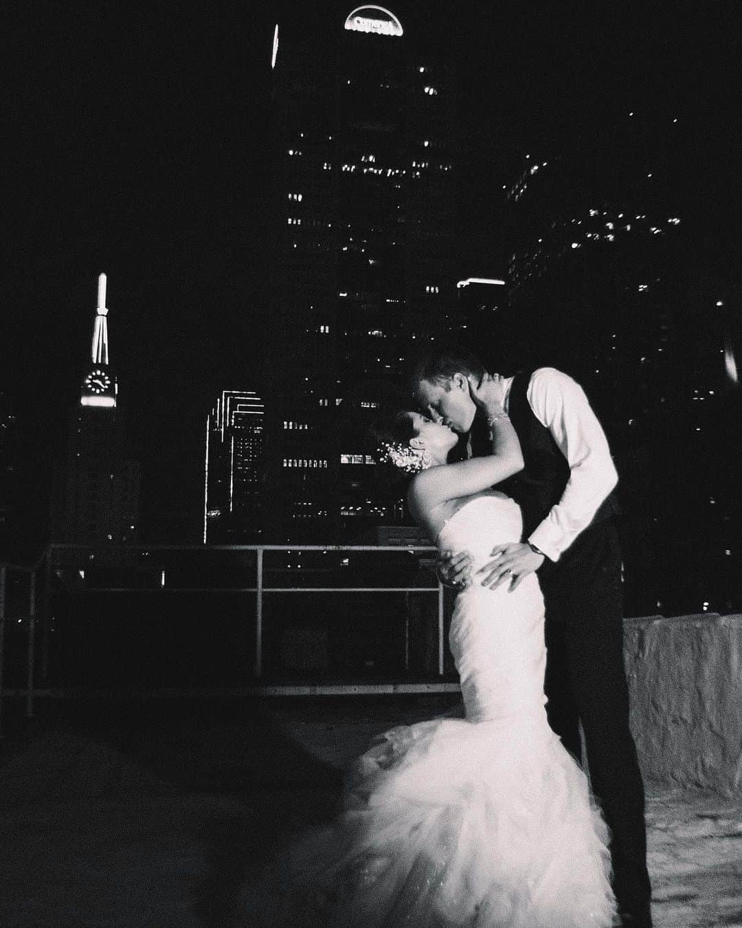 のインスタグラム：「7 years, 84 months and 2,555 days of marriage! I would say yes over and over again! I love this love and life we’ve created🥰❤️」