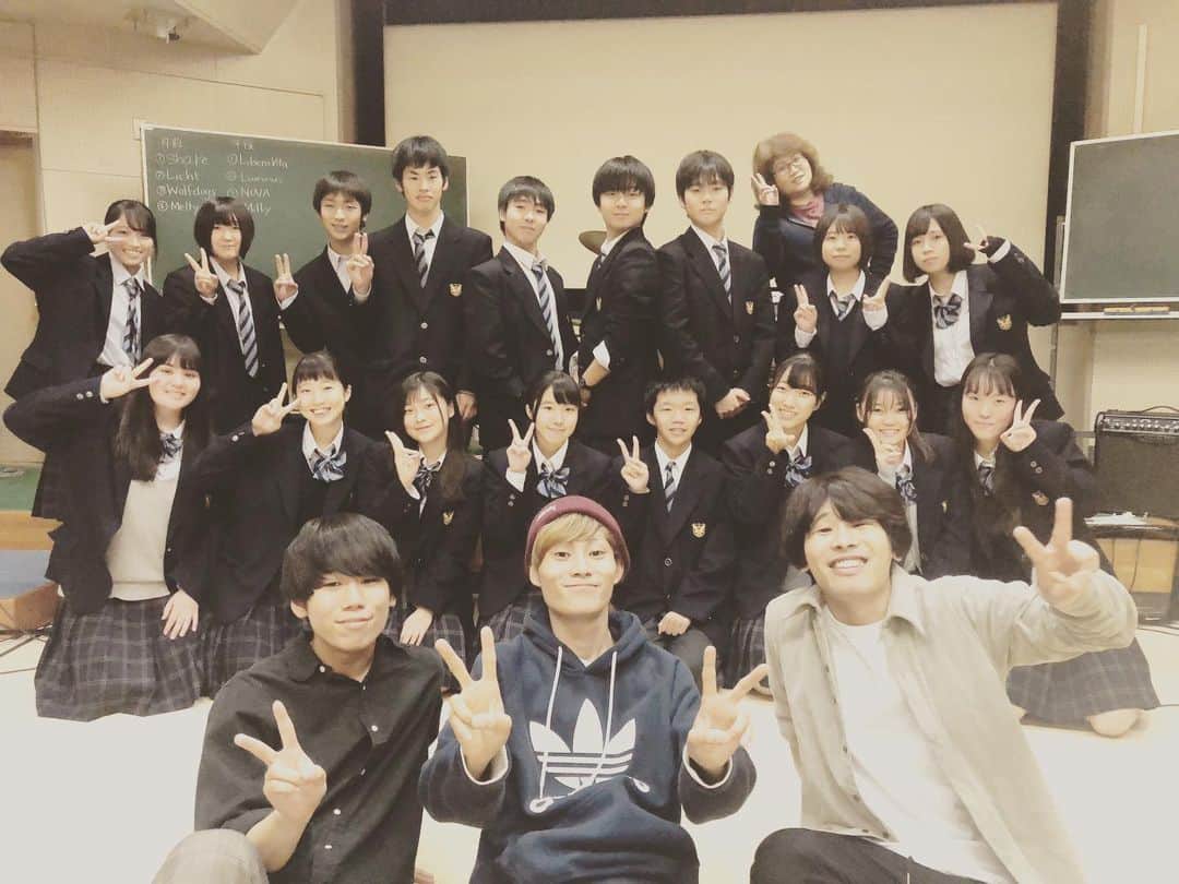 樋口和真のインスタグラム：「‪県立柏陵高校‬ ‪軽音楽部‬ ・ ‪バンド講座して来ましたー！‬ ・ ‪みんなのひたむきな姿と‬ ‪飲み込みのスピード🚴🏻‍♂️🚴🏻‍♀️‬ ・ ‪音楽が本当に好きな‬ ‪気持ちに感動しましたっ！‬ ・ ・ ‪また、一緒に音楽しようね！‬ ・ ‪#柏陵高校‬ ‪#軽音楽部‬」