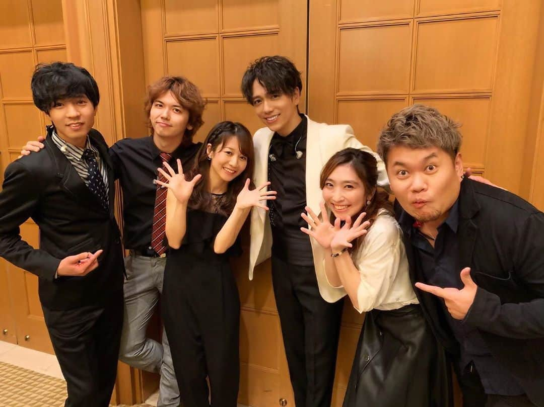 山崎育三郎さんのインスタグラム写真 - (山崎育三郎Instagram)「ディナーショー無事に終演。  皆さんありがとうござました。  今夜はミュージカル三昧！！ とっても特別な時間となりました。  スペシャルゲストに涼風真世さん。  かなめさんとのデュエット痺れました。  今日は幸せだったなぁ。  素晴らしいバンドメンバーにも感謝。  おやすみなさい。」11月4日 0時30分 - ikusaburo_yamazaki