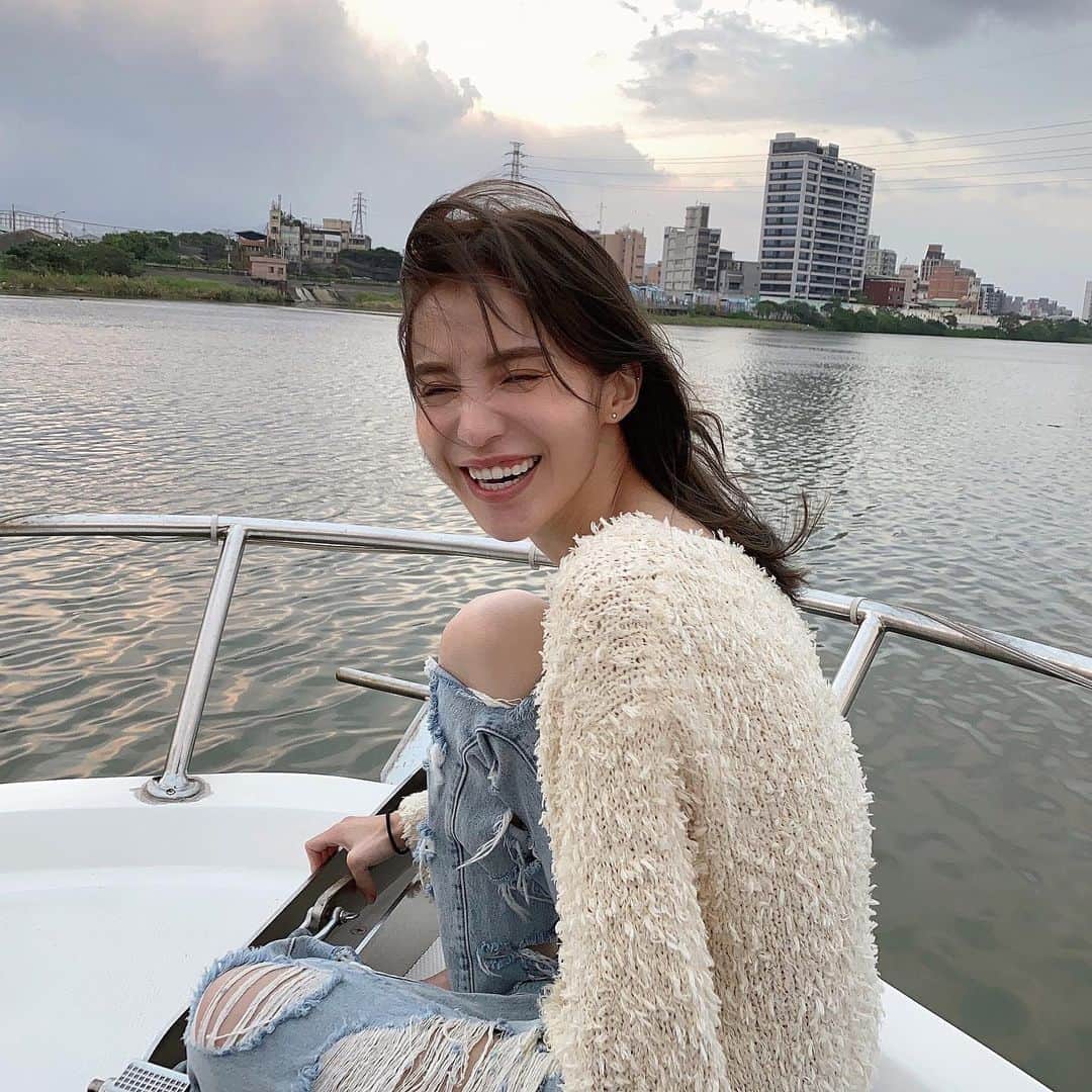 チャン・チュンニンのインスタグラム：「笑咍咍」