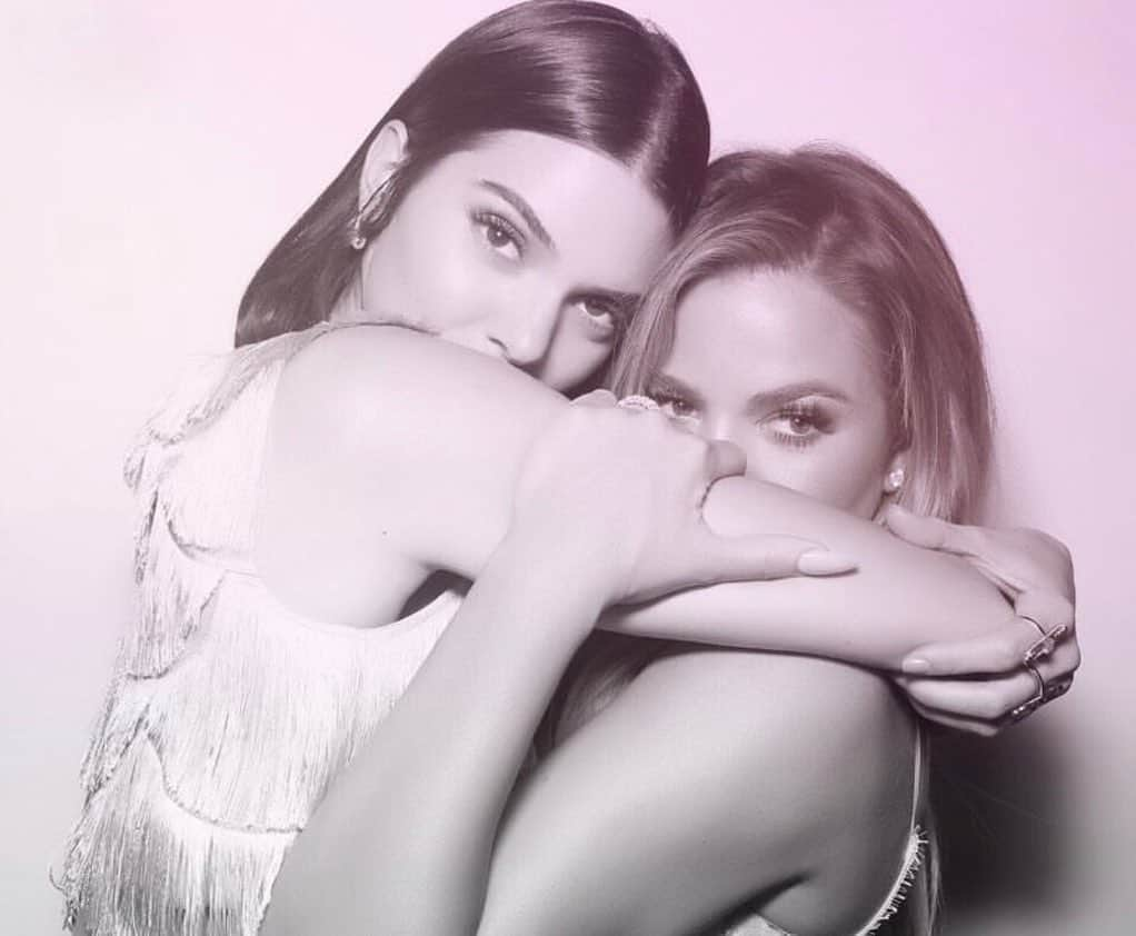 クロエ・カーダシアンさんのインスタグラム写真 - (クロエ・カーダシアンInstagram)「It’s your birthday boo!! I pray everyone is singing Happy birthday @kendalljenner!! Kendall you are one of the most loyal rare gentle souls I’ve ever known! Since the day that you were born, you have made all of my days brighter! I am so incredibly honored that I was chosen to be your sister but it’s an even bigger honor that we have chosen to be one another’s best friends. I am so lucky to have someone as selfless and loving as you by my side. I love you, I respect you, I value everything that you are. I pray today, that you are showered with love. That every wish you’ve ever had comes true! I love you so much. As lame as this sounds I feel like I love my siblings more and more every day. Happy birthday Kenny!! We celebrate you always sister 💋」11月4日 0時34分 - khloekardashian