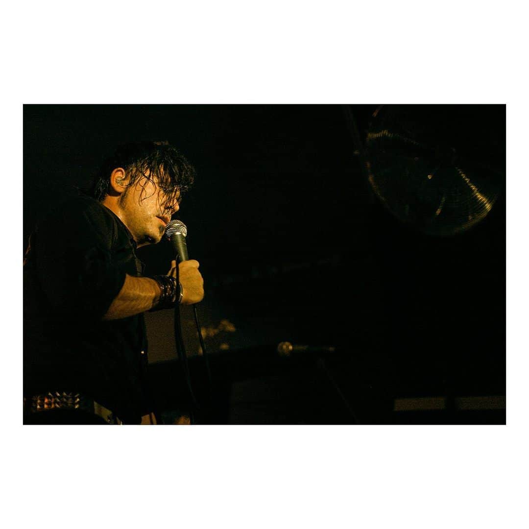 Your Favorite Enemiesのインスタグラム：「“One special and fond memory I have from that singular Berlin concert is related to the song “Hold Me Tight”, a song we haven’t played much in the span of our whole musical journey, probably because it pretty much clashed with the rest of our songs at the time, but also because it was some sort of an anomaly during that very particular concert compared to the rest of the songs we were “demolishing” one after another that night.” - Alex  Read more in the link in our bio 📷 : September 29, 2007 @ Magnet Club, Berlin, Germany  #yourfavoriteenemies #yfeearlydays #earlydays #comingsoon #newalbum #anthology #recordingstudio #studiosessions #throwback #2007 #berlin #magnetclub #berlin #germany #livesong #livephotography #concertphotography @alexhenryfoster」