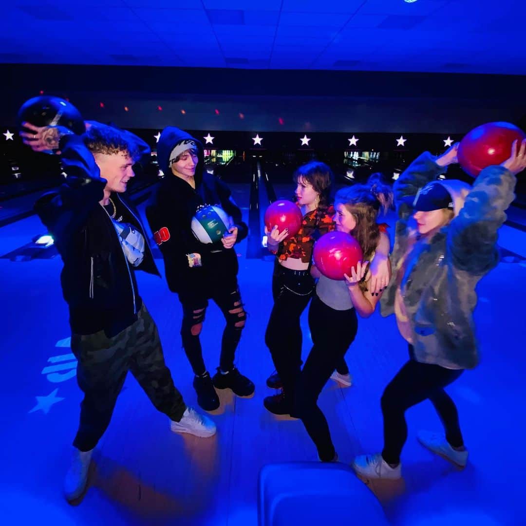 Bars and Melodyさんのインスタグラム写真 - (Bars and MelodyInstagram)「Bowling was fun... the after picture was not...🤣」11月4日 1時01分 - barsandmelody