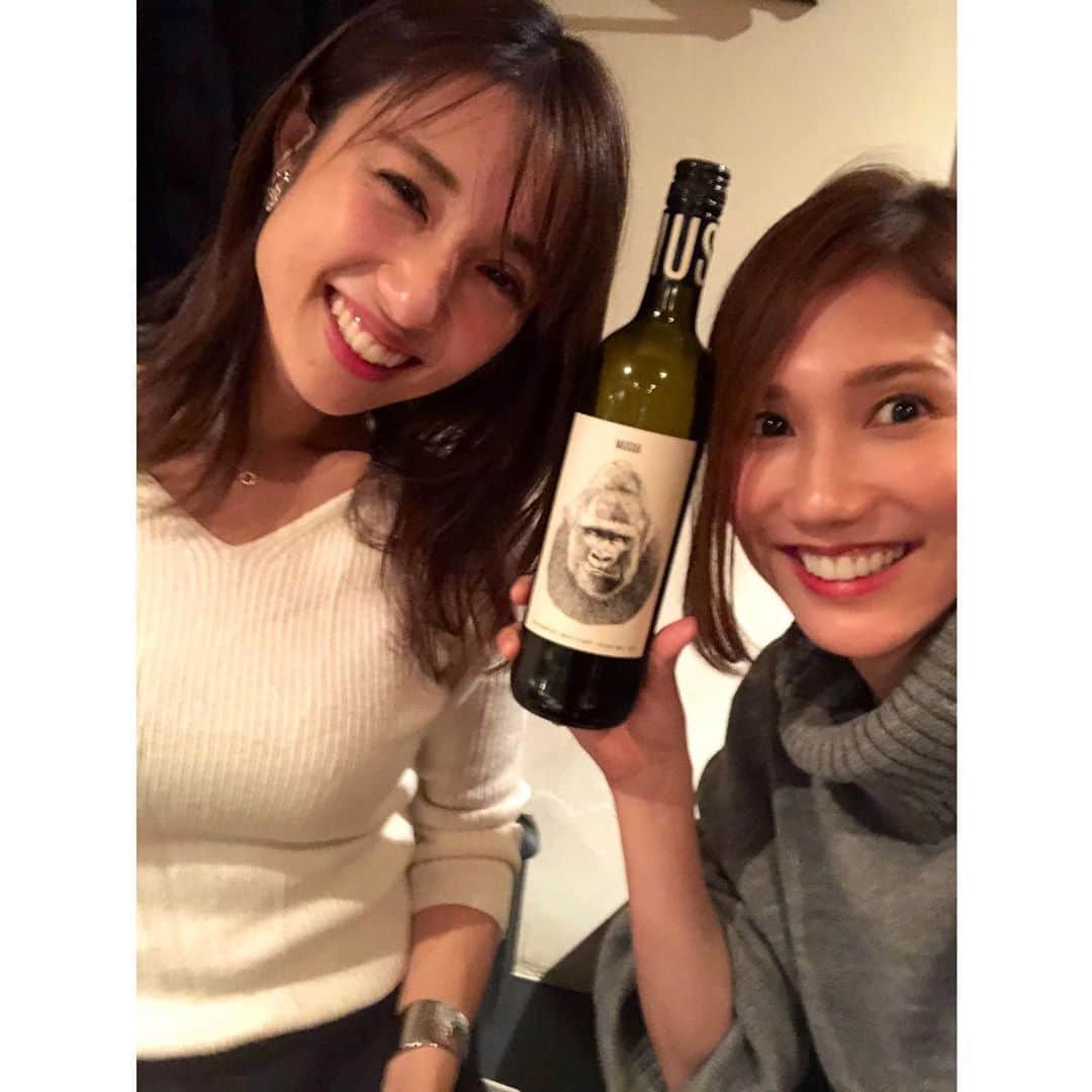 春輝のインスタグラム：「ご近所会🍷 お店に私の好きなタイプがいたので一緒に1枚🦍  #春輝#Haruki」