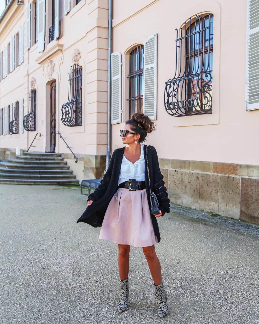 のインスタグラム：「„Pink isn‘t just a color, it‘s an attitude...!!!“ 💕✨*Anzeige {more pics on the Blog - Link in bio} #tb #3weeksago ☀️——————————————————————————— • • • • •  #outfit #fashion #fashionblogger #ootd  #shopbop #fashionblogger_de #blogger #inspiration #inspo #girl #me #look #ig #kissinfashion #americanstyle #stuttgart #liketkit」