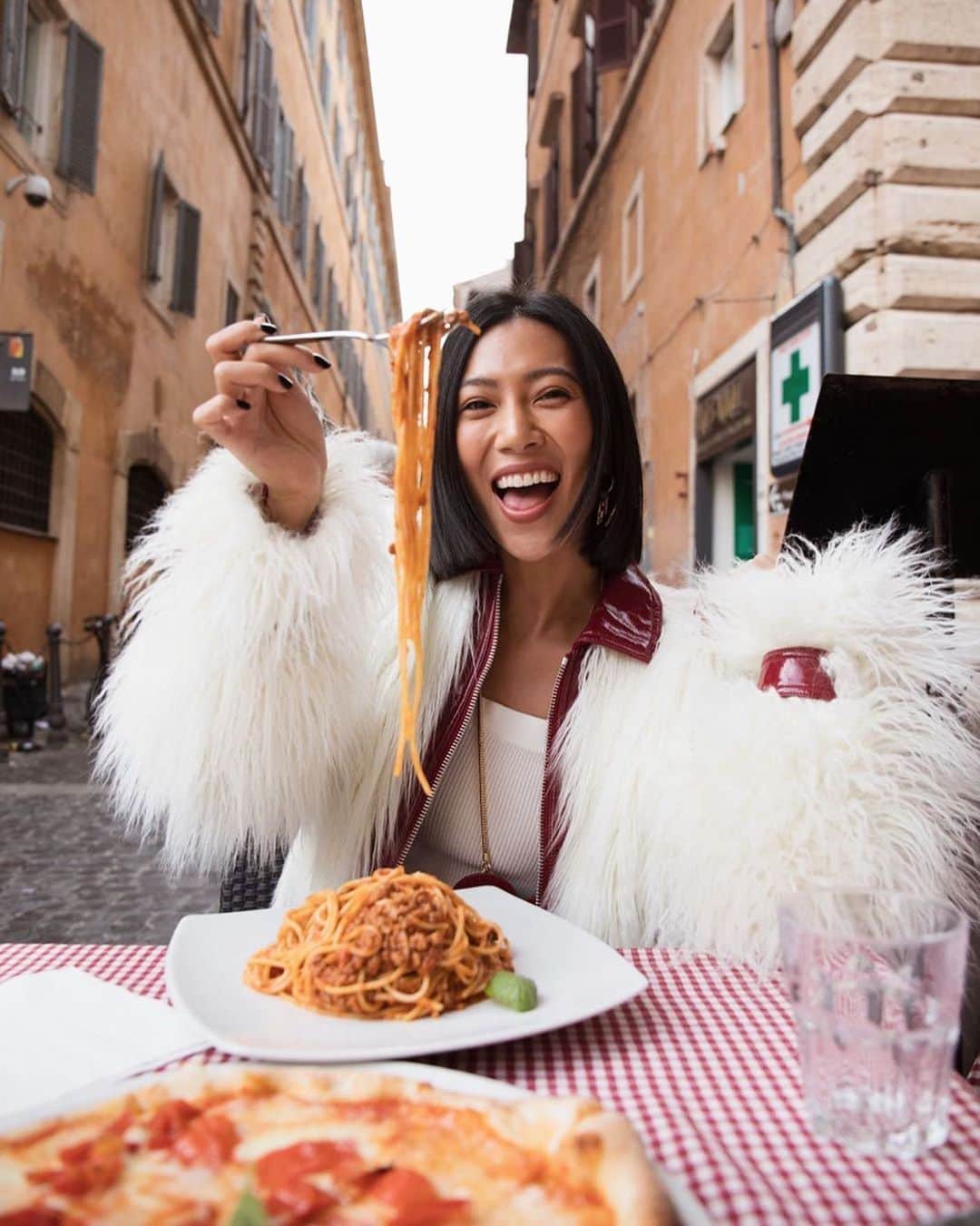 H&Mさんのインスタグラム写真 - (H&MInstagram)「Pasta anyone? @molly_chiang #Project🖤#regram #pasta  The main @giambattistavalliparis x @hm collection launches 07.NOV.2019」11月4日 1時50分 - hm