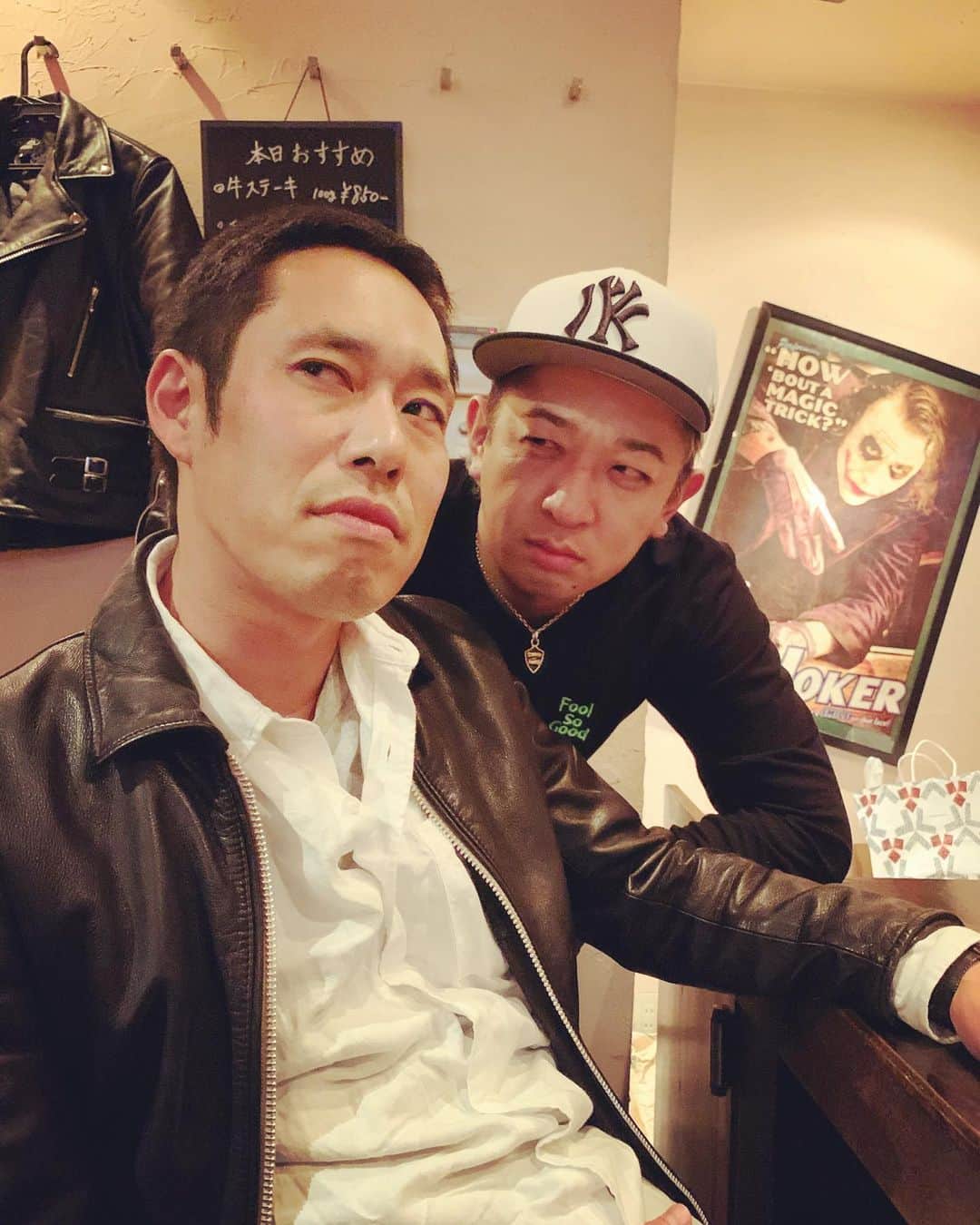 こーいちのインスタグラム：「仙台のライブに盛岡から友達が来てくれた。 熱い男だ。 ナオキの最近見た映画はMASKだ。 熱い男だ。 兎にも角にもにも仙台最高でした。  #盛岡changewave #黒沼 #ジムキャリー #井上」