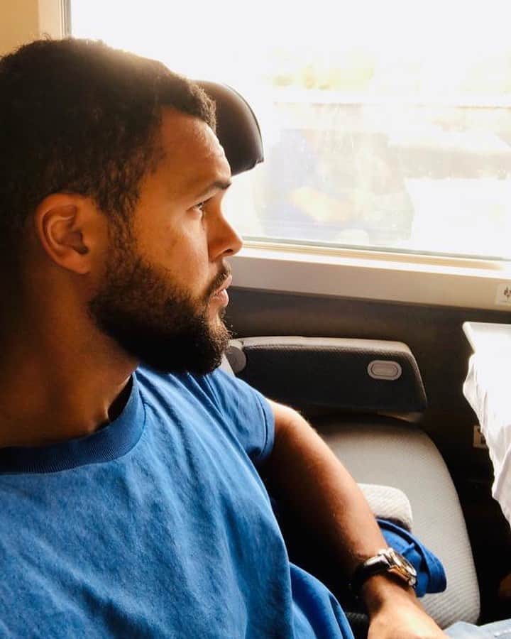 ジョー＝ウィルフリード・ツォンガのインスタグラム：「Merci à tous pour votre soutien cette semaine !! 🙏🏽😍👌🏽 Regarder au loin et imaginer la suite plus positive que jamais ... #RolexParisMasters #TsongaTeam」