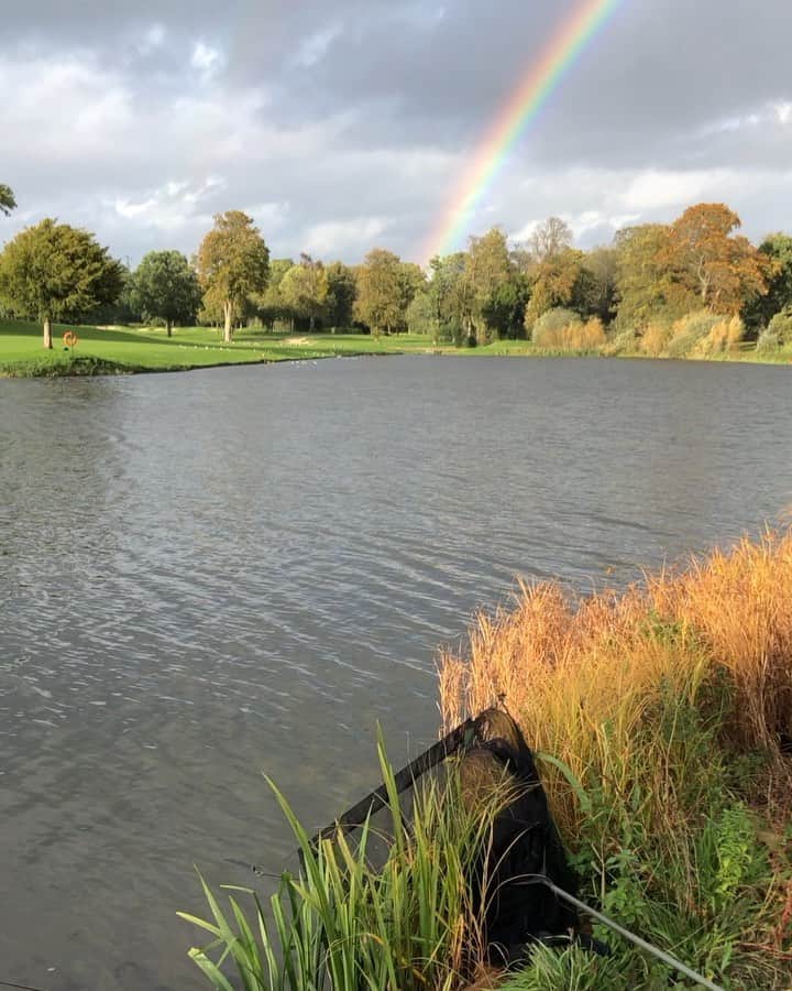 エイドリアン・スミスのインスタグラム：「How I like to spend my Sunday.... #carpfishing #rainbow #britishcountryside #timeoff #carp」