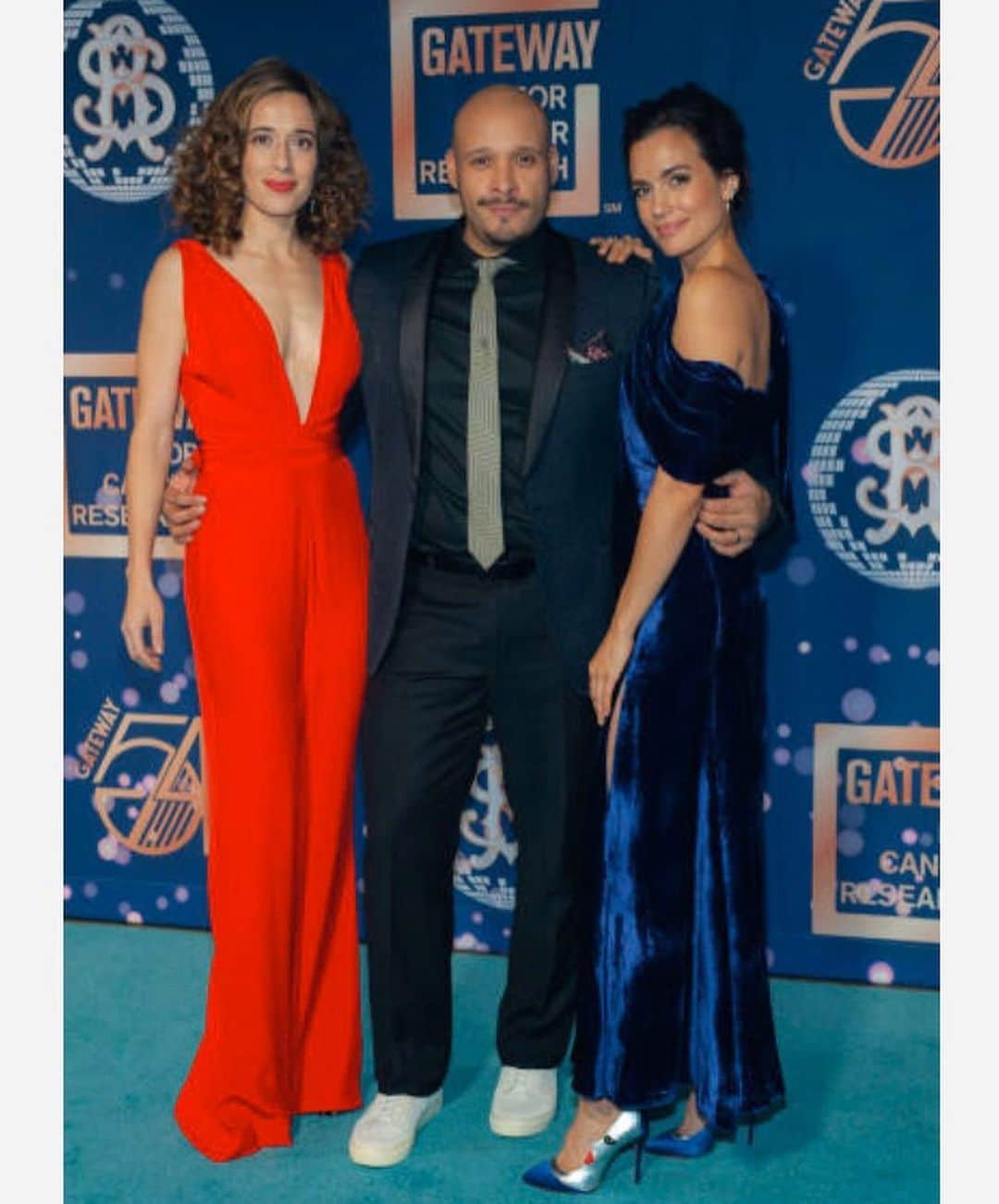 トーレイ・デヴィートのインスタグラム：「Cures gala ✨ Gateway for cancer research. @demandcures #BeAGateway」