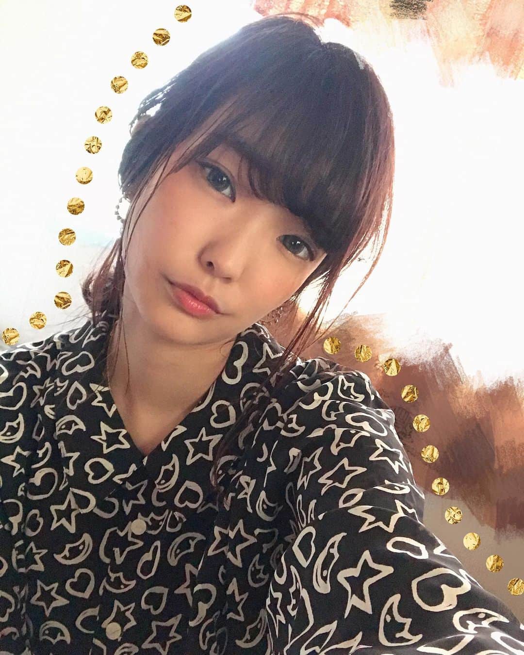 Yun chiのインスタグラム：「🌛❤️⭐️」