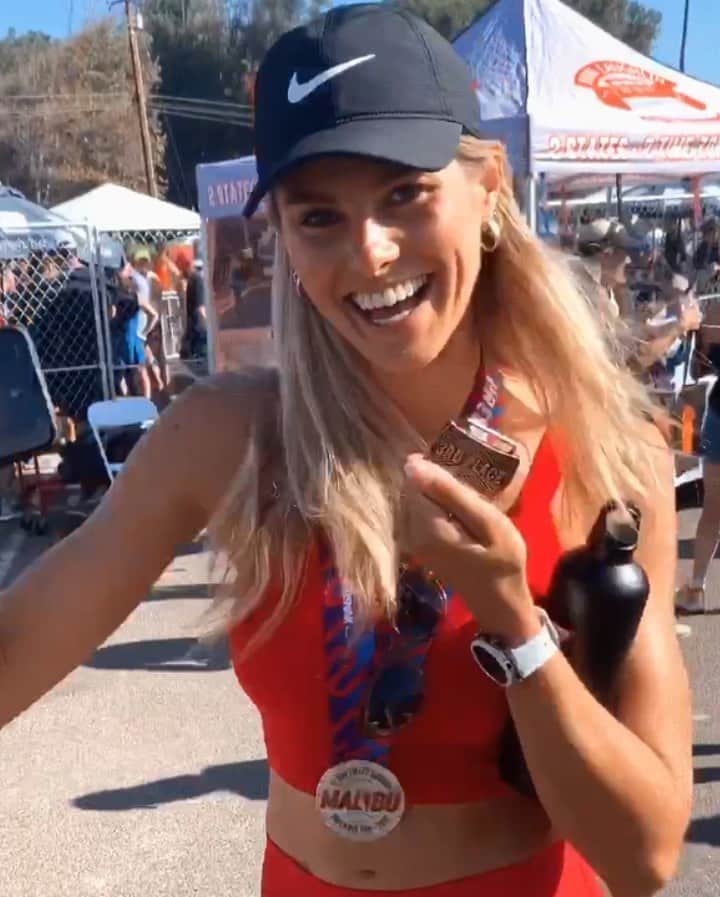 ナタリー・ジェーン・ローザーのインスタグラム：「Ran my first race today and SMASHED IT! 💃🏼🙌🏼 I got a personal best of 24:06 mins for the 5km and ended up 3rd in my age bracket!!! Excited is an understatement! @here_we_run @becwilcock @runmalibu」