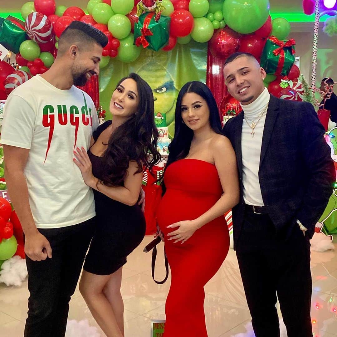 laurag_143のインスタグラム：「MILFs & DILFs ❤️💚」