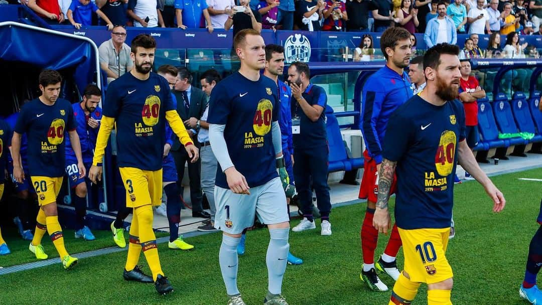 FCバルセロナさんのインスタグラム写真 - (FCバルセロナInstagram)「🎂 Happy Birthday, La Masia!  #LaMasia40 @fcbarcelona @fcbfemeni @fcbarcelonab @fcbbasket @fcbfutsal @fcbhoquei」11月4日 5時37分 - fcbarcelona