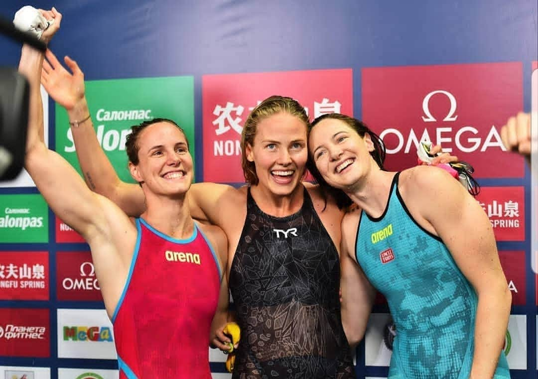 ケイト・キャンベルさんのインスタグラム写真 - (ケイト・キャンベルInstagram)「Rivals behind the blocks, but friends once the clock stops. Stoked with my swims here in Kazan, but even happier to share the experience with these ladies. 50m free 🥇 50m fly 🥈 100m free 🥇 Only one more stop to go! On to Doha tomorrow! . #SWC19 @fina1908」11月4日 5時48分 - cate_campbell