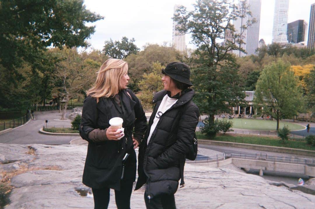 ジャック・レイ・パイルズのインスタグラム：「two cali girls in #centralpark enjoying the cold #newyork weather. Follow my disposable camera page @pylesofpicss for more fun pics from our trip」