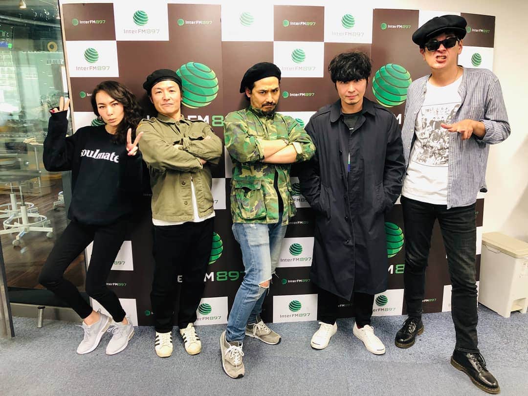 のインスタグラム：「11/4月曜日はThe SAMOSの皆さんをお迎えしました！ #TheSAMOS #ジョージとシャウラ #interfm897」