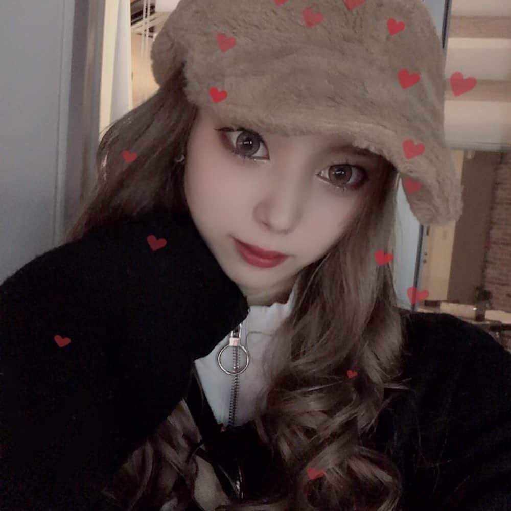 嶋谷愛（あいちゅん）のインスタグラム：「. マフラーの季節なの🈂️ つけてないけど🈂️ . . . .  #tokyo #osaka #otd #likeforlikes #좋아요꾹 #좋아요반사 #오오티디 #얼스타그램 #셀카 #셀카그램 #여행스타그램 #98년생 #좋아요꾸욱 #l4l #메이크업 #셀끼꾼」