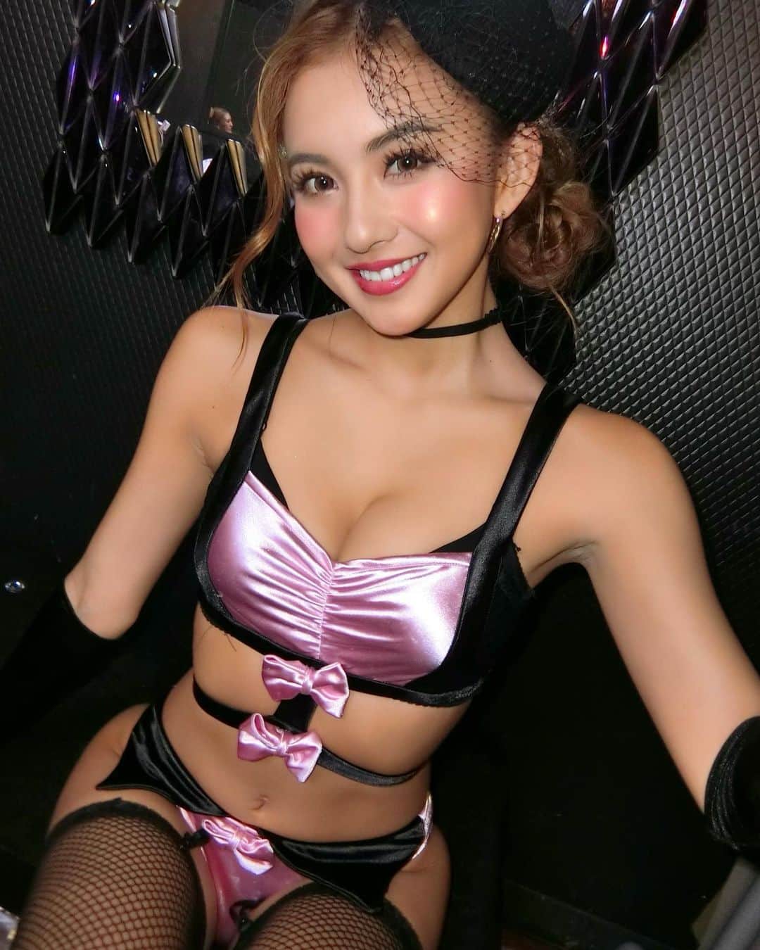 カレンさんのインスタグラム写真 - (カレンInstagram)「昨夜は新潟 @nexs.niigata  6th anniversary party🎉💕 6周年おめでとうございます♥️ TeamKライブさせて頂きました🎤🌈 久しぶりの新潟たのしかったー💓 #cyberjapan #dancer  #costume #selfie #japanesegirl」11月4日 16時46分 - cjd_karen