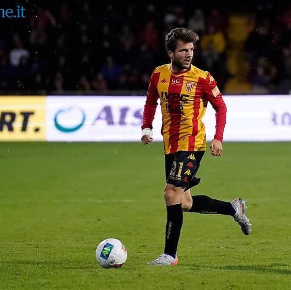 ペルパリム・ヘテマイのインスタグラム：「+3 points and 🔝at the table 🦍」